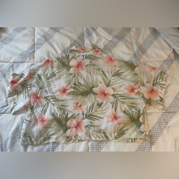 Crop Floral Button Up Shirt - Picture 3 of 3